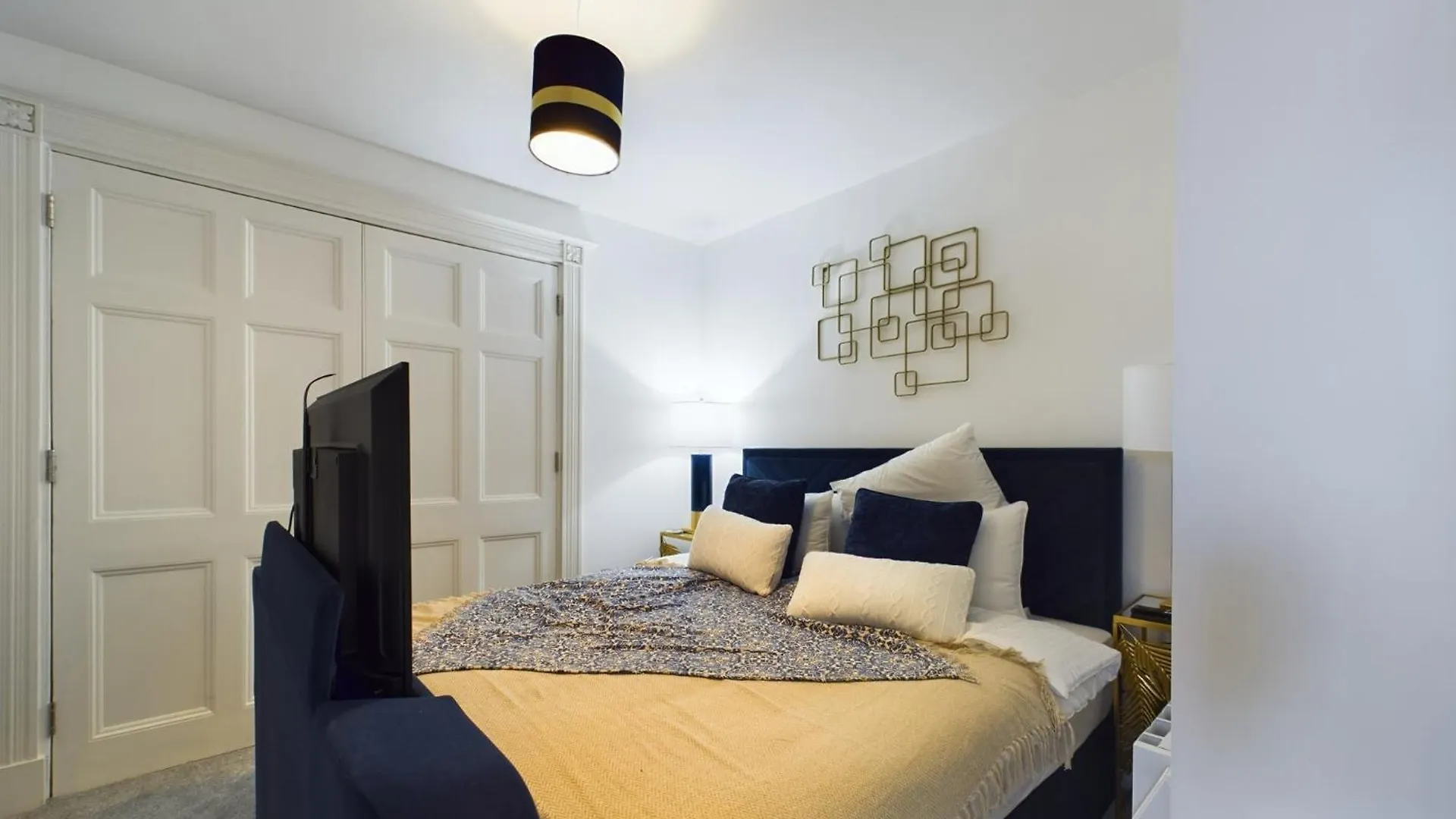 Sunningend Super King Bed Wifi Ev Parking Apartment Cheltenham United Kingdom